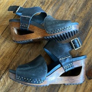 Dansko handmade in Brazil from the Santos collection. Shona sandals size 39.